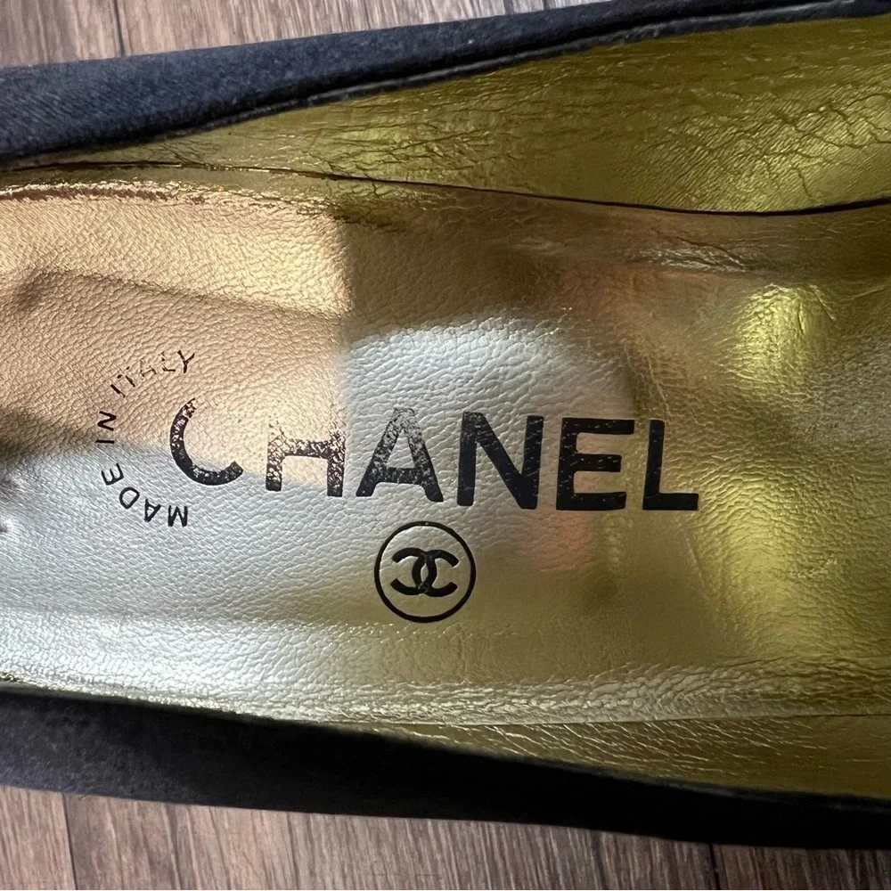 CHANEL Vintage Cap Toe Pumps Block Heels Black Suede Slip On Shoes Size 8.5